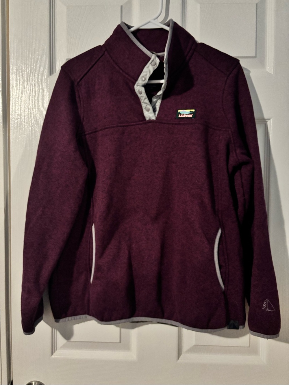 L.L. Bean Plum sweater fleece Pullover with Light Gray Trim - Picture 1 of 3